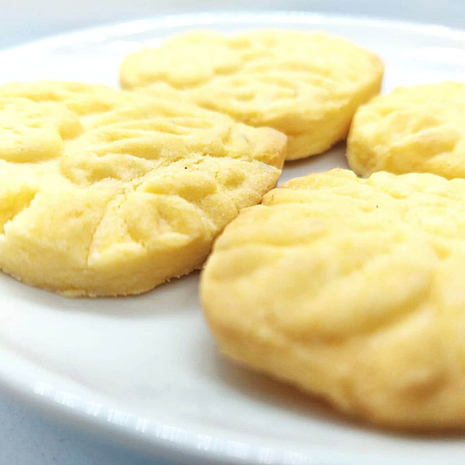 עוגיות חמאה ללא גלוטן בצורת לבבות גלוצן